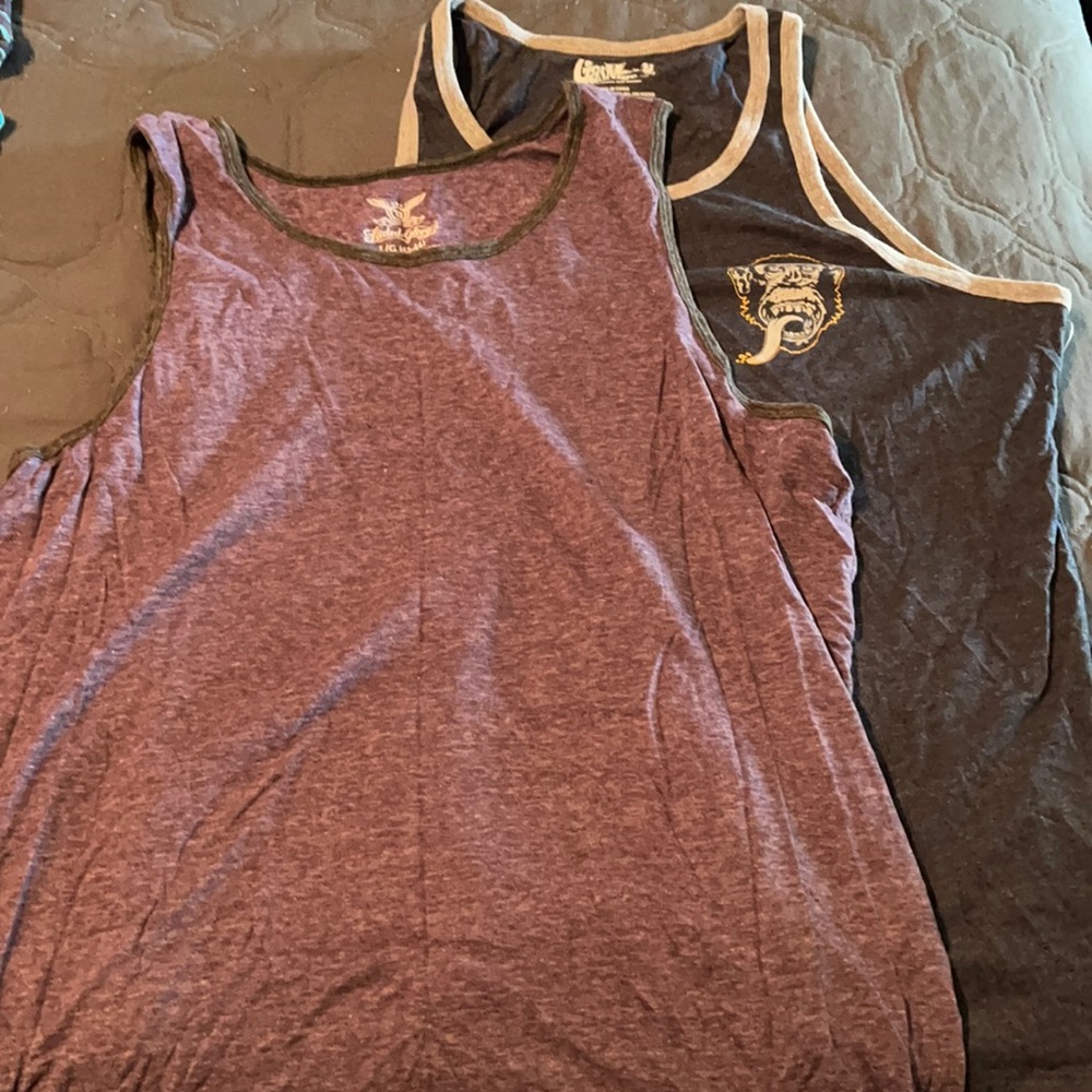 Set of 2 tanks good condition